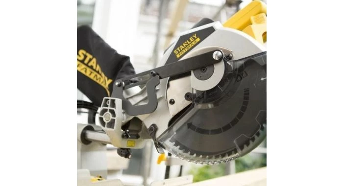 Scie à onglet Stanley FME720 - Scie à onglet - 2000W - 225 x 30mm - FME720 5 Scie à onglet Stanley FME720 - Scie à onglet - 2000W - 225 x 30mm - FME720 – Image 3