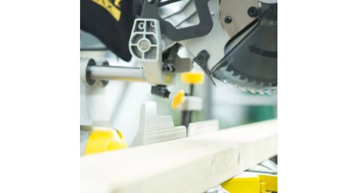 Scie à onglet Stanley FME720 - Scie à onglet - 2000W - 225 x 30mm - FME720 4 Scie à onglet Stanley FME720 - Scie à onglet - 2000W - 225 x 30mm - FME720 – Image 2